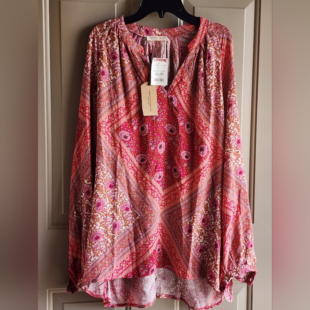 Ladies XL top by Christian Siriano. New with tags. Red colors.
